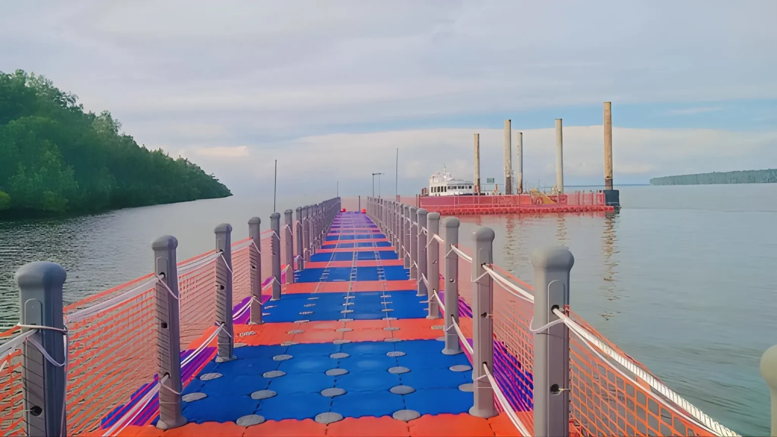 Penggunaan Jembatan Apung Barakuda di Pertambangan