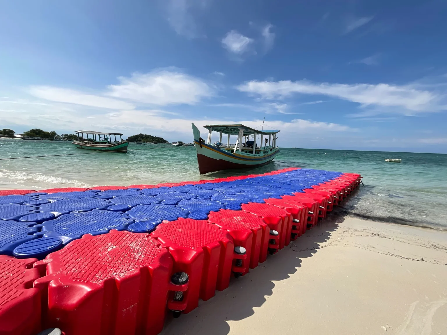 Penggunaan Dermaga Apung dalam Wisata Bahari