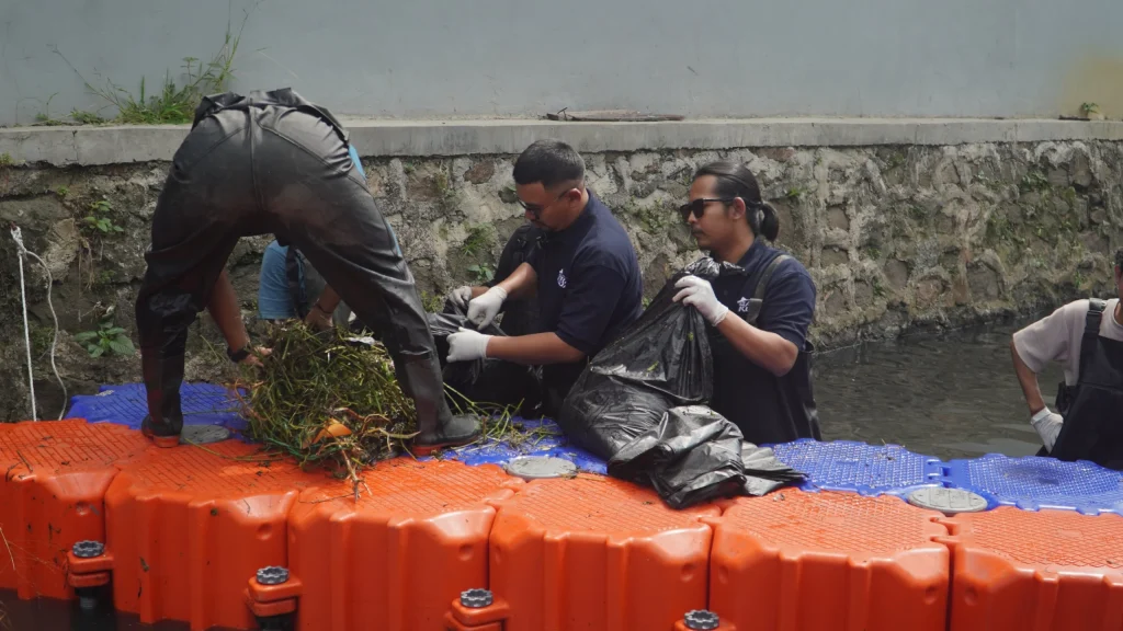 Pemasangan Trash Barrier Barakuda bersama Pandawara Group