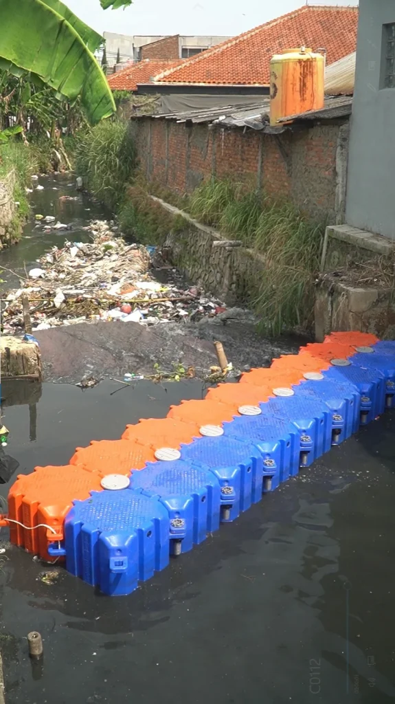 Pengaruh adanya Trash Barrier di Perairan