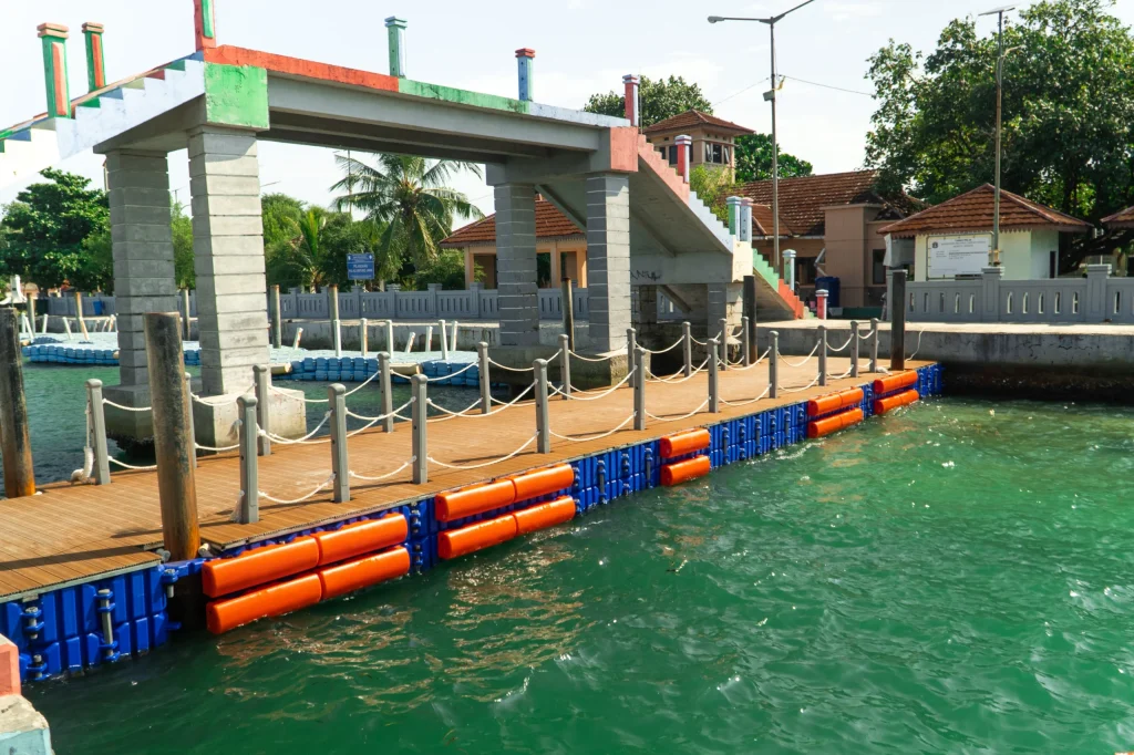 Jembatan Apung: Defisini, Fungsi, dan Kelebihannya